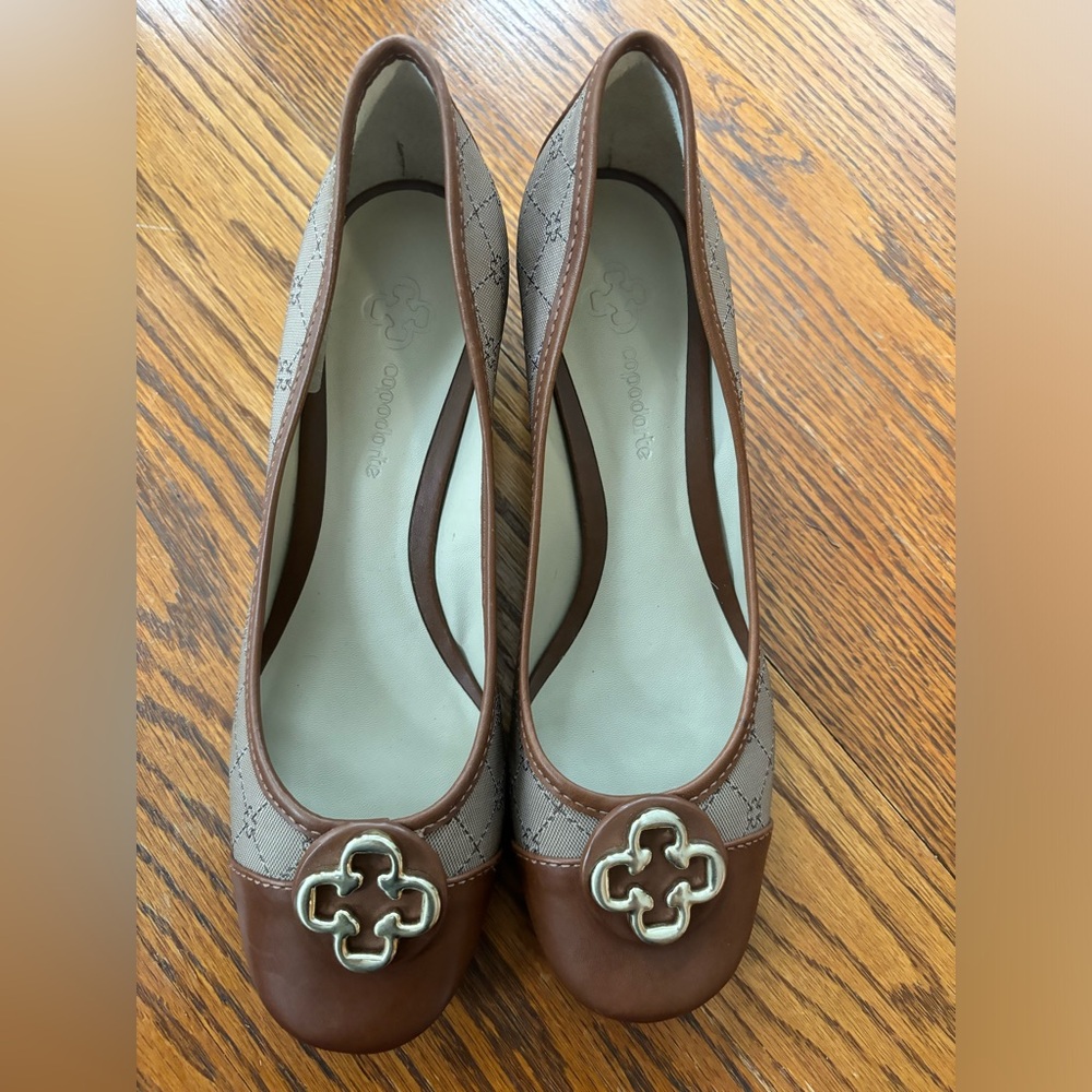 Capodarte Brasil Mid Heel Pump in Monogram. Size 7.